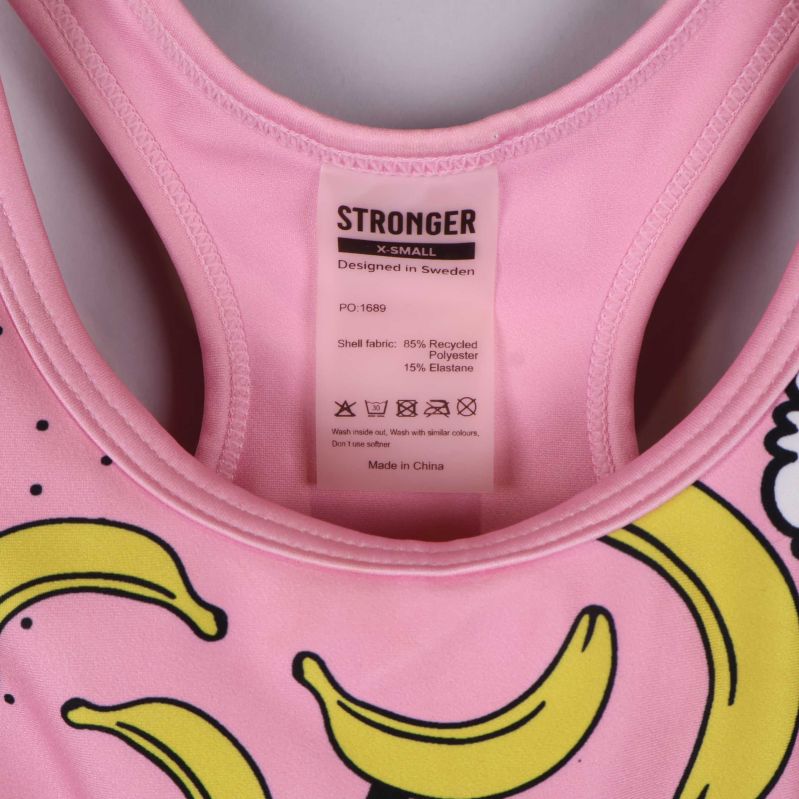 Närbild på innertyg och etikett med materialinfo