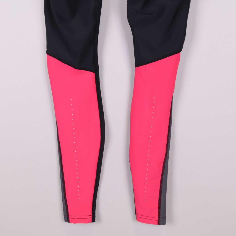 Detaljerade reflexer på benen