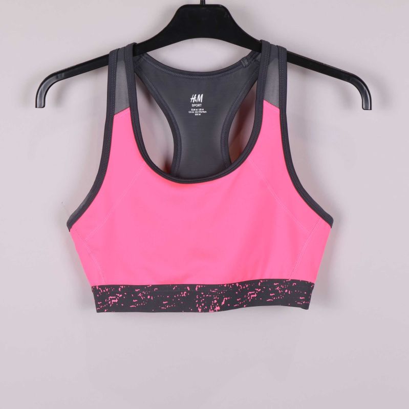 Framsida av sport-bh med kontrastdetaljer