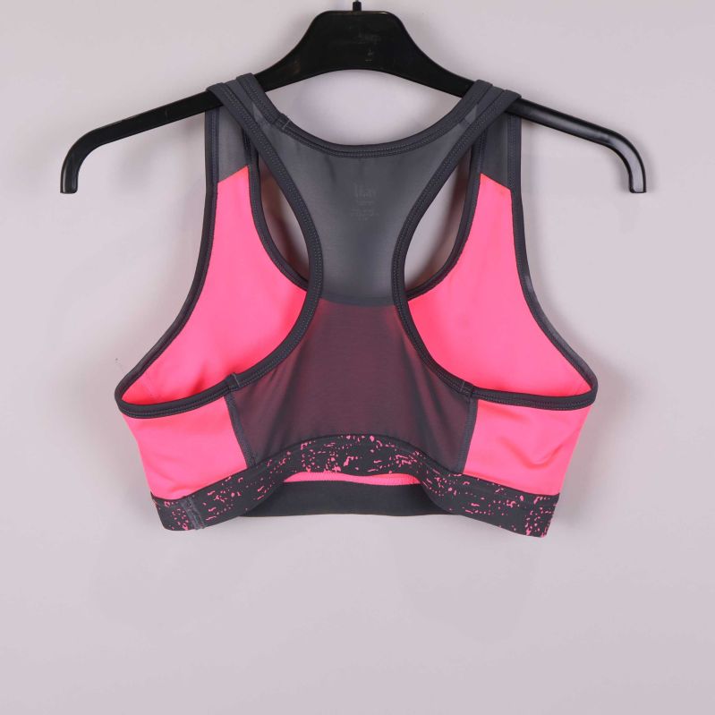 Racerback och meshdetaljer bak