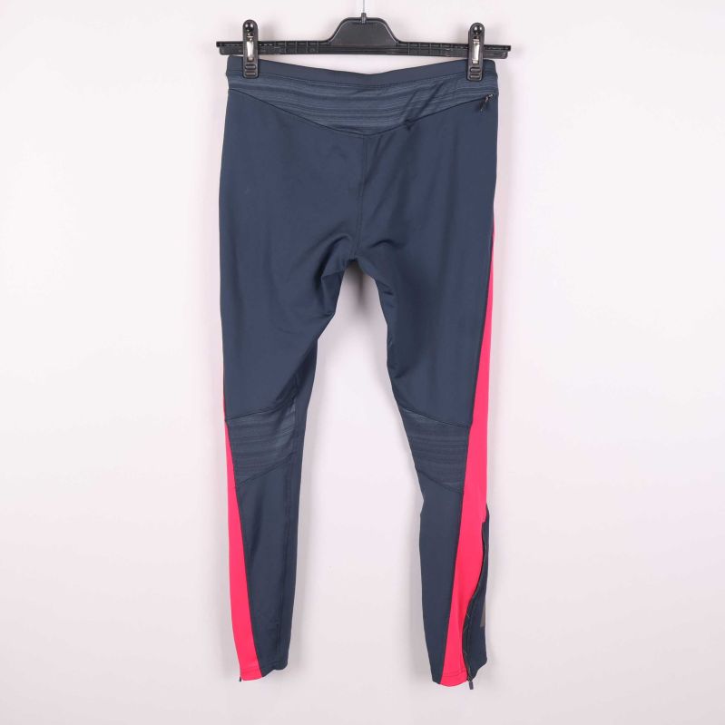 Baksida med synlig ficka