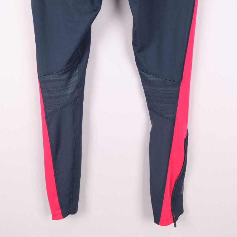 Revär och sömdetalj i fokus