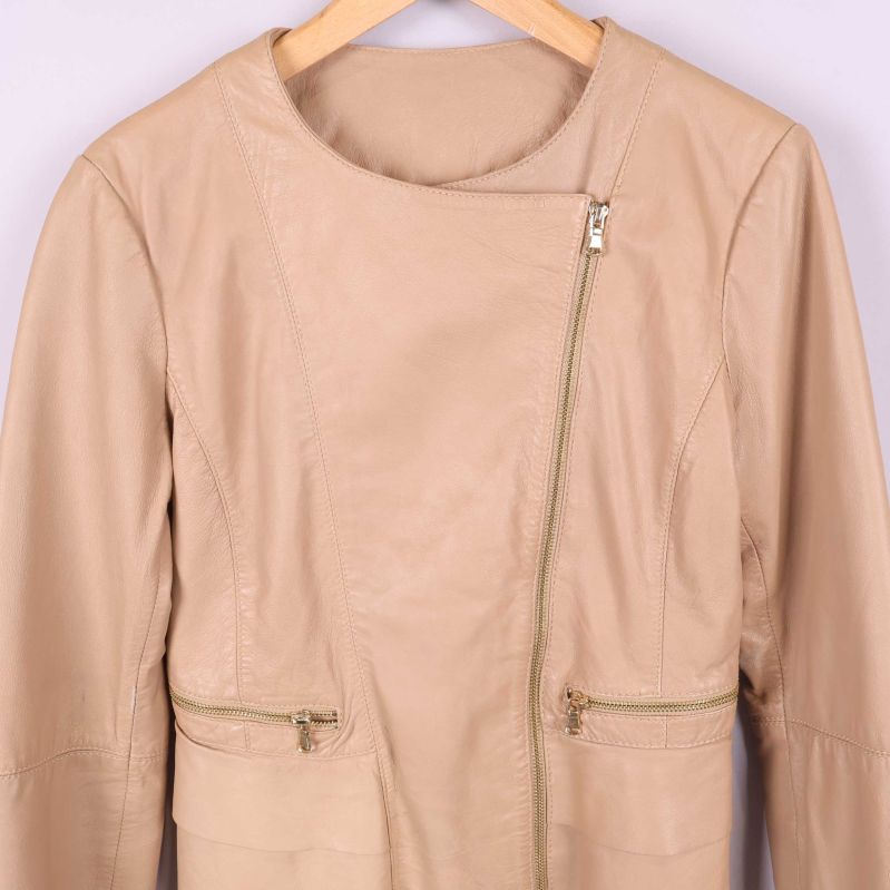 Detaljerad framdel med zippers