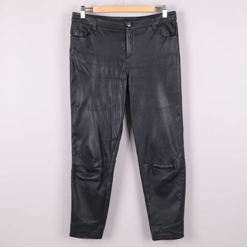 Framsida av byxor i läder 