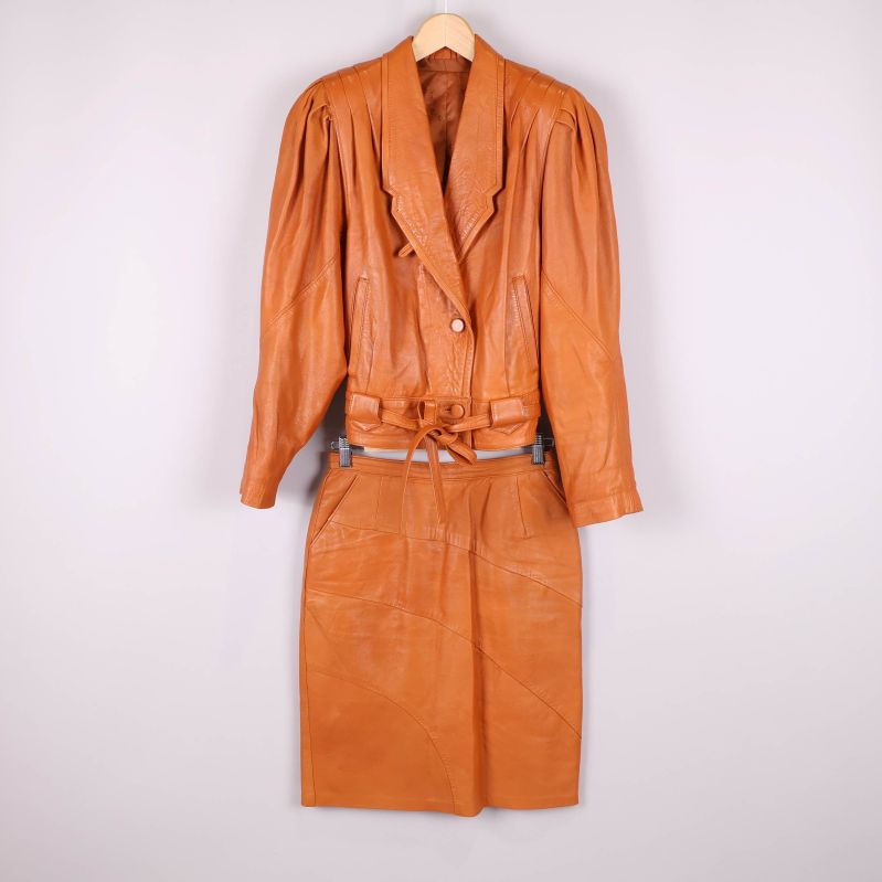 Tvådelad dräkt framifrån