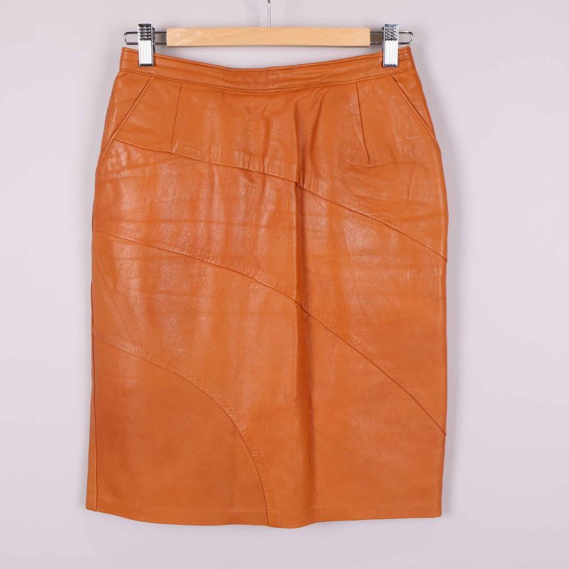 Klassisk läderkjol framifrån