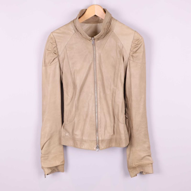 Jacka med dragkedja fram