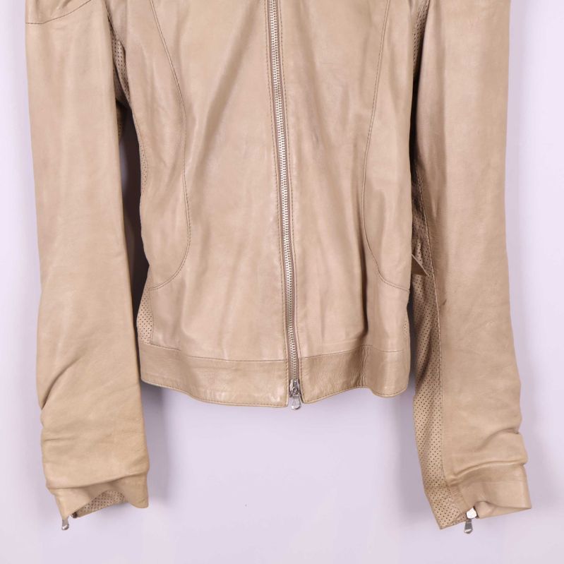 Detaljerade ärmslut med dragkedja