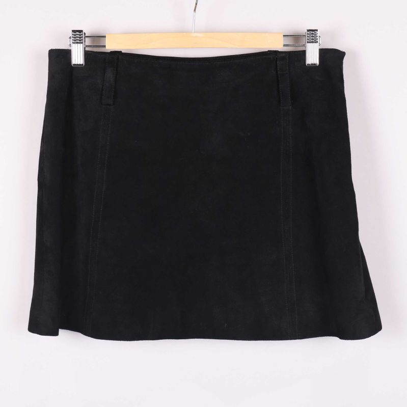 Kort svart kjol framsida