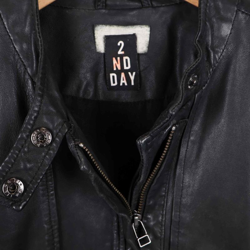 Detaljerad bild på fickor och dragkedja