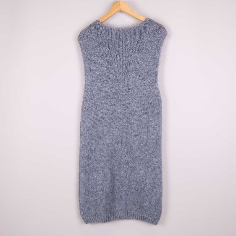 Stickad väst helhetsbild bak