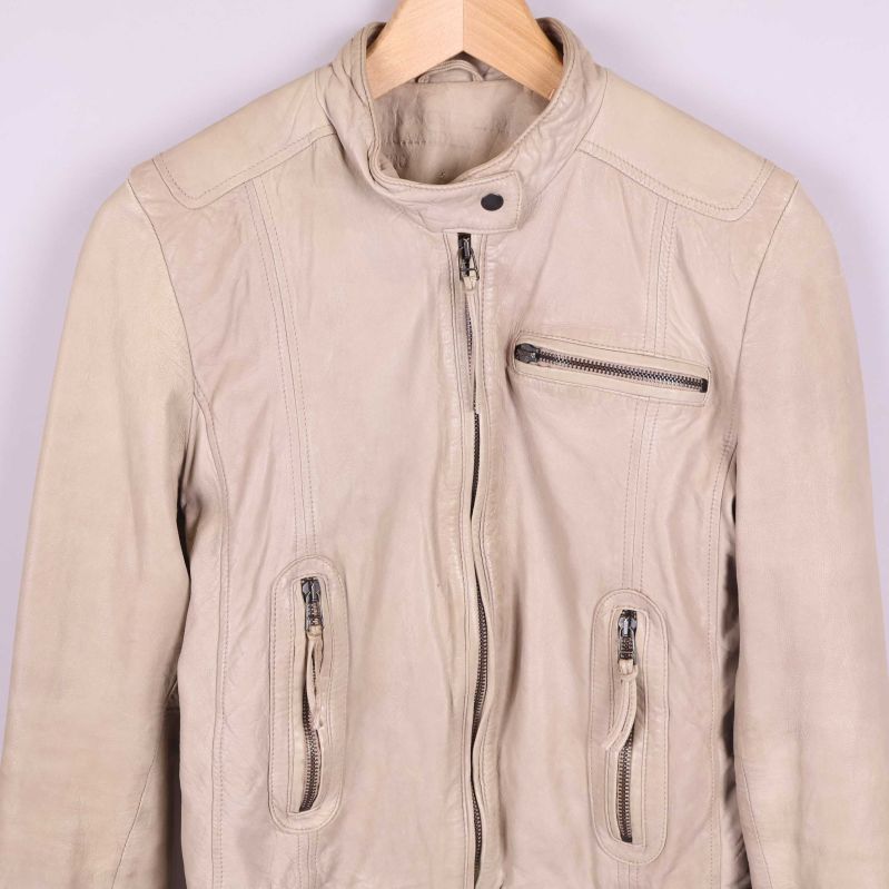 Detaljerad ovandel med ficka