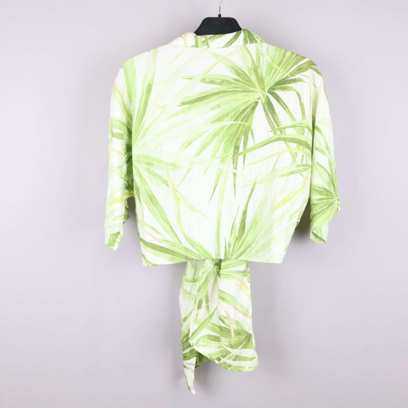 Knytning i blusens baksida