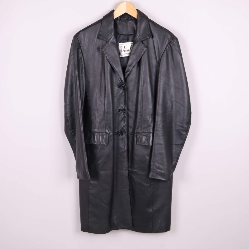 Lång skinnrock framifrån