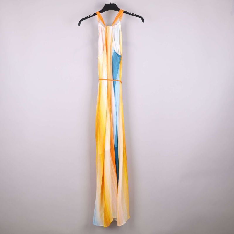 Baksidan av maxiklänningsdesignen