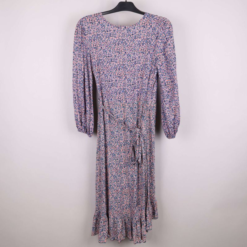 Blommig klänning med knytband