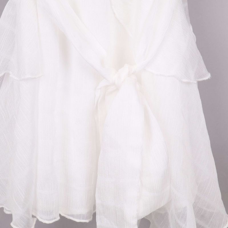 Knytbanddetalj på klänning