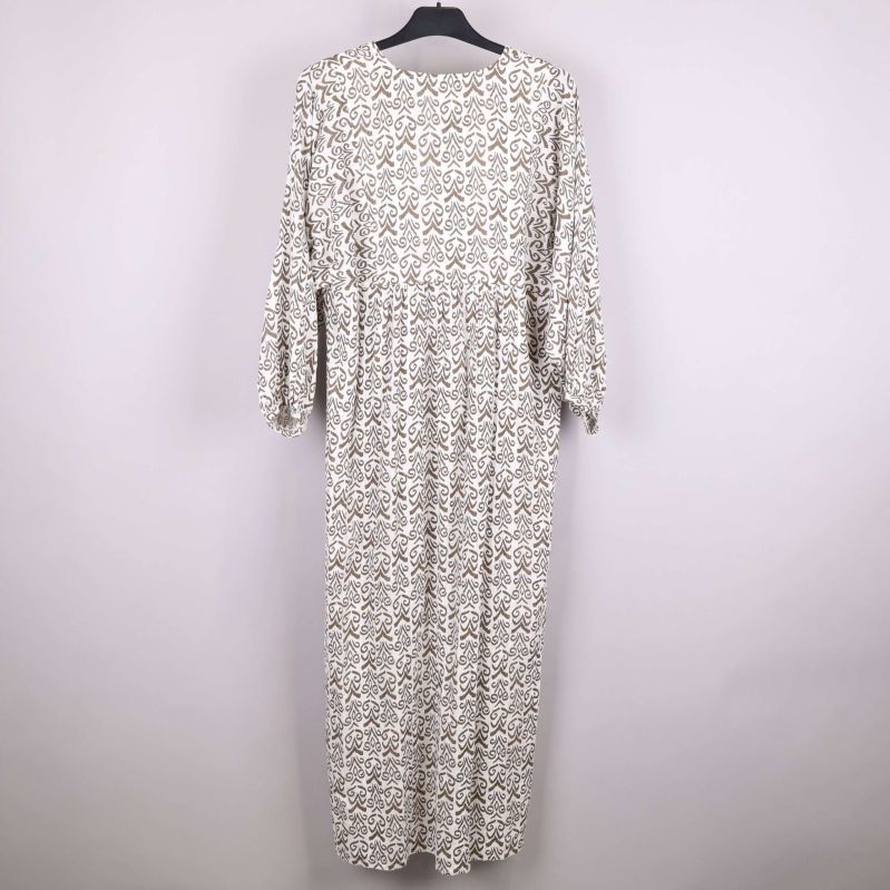 Klänning bakifrån med mönster