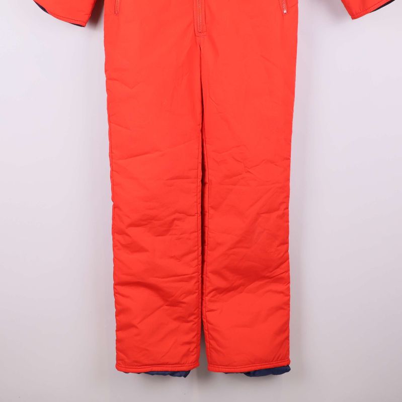 Nederdel av overallens ben, lätt utsvängda