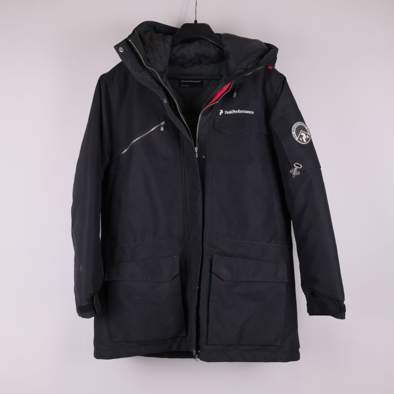 Svart Peak Performance jacka med huva och dragkedja fram