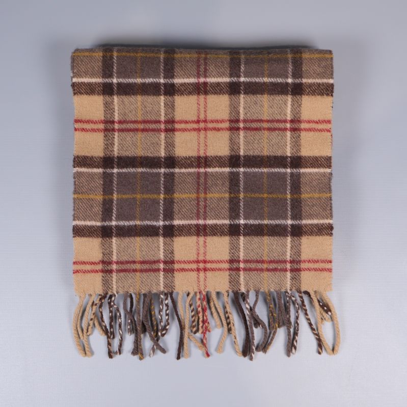 Hopvikt halsduk med klassiskt rutmönster och fransar