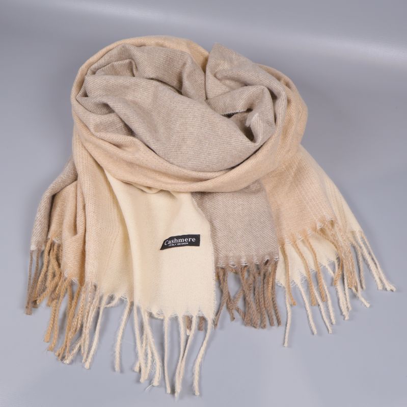 Omlott halsduk i beige och vitt med fransar