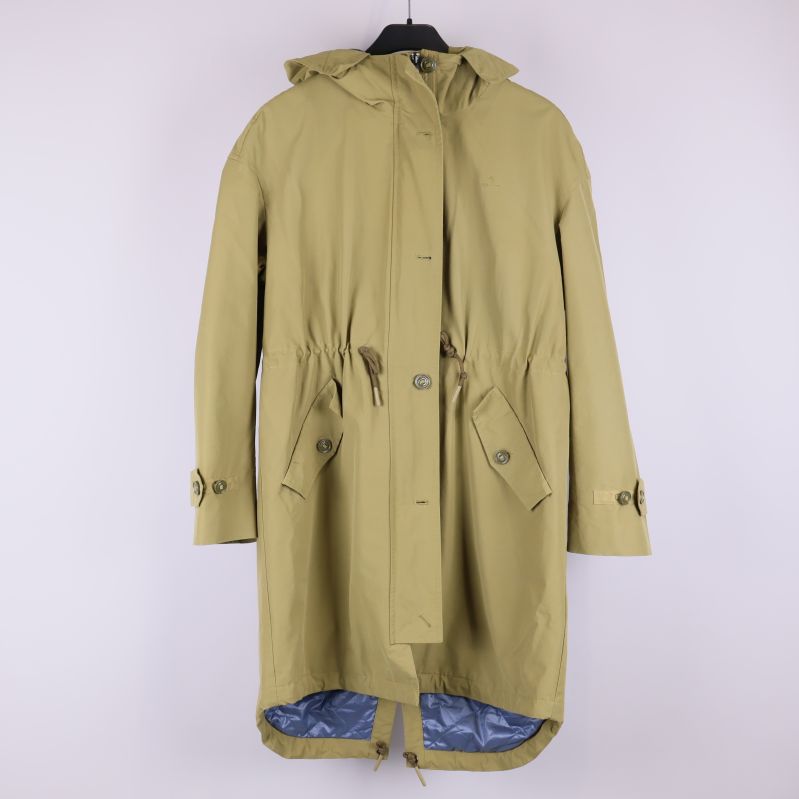 Grön parkas med huva sedd framifrån