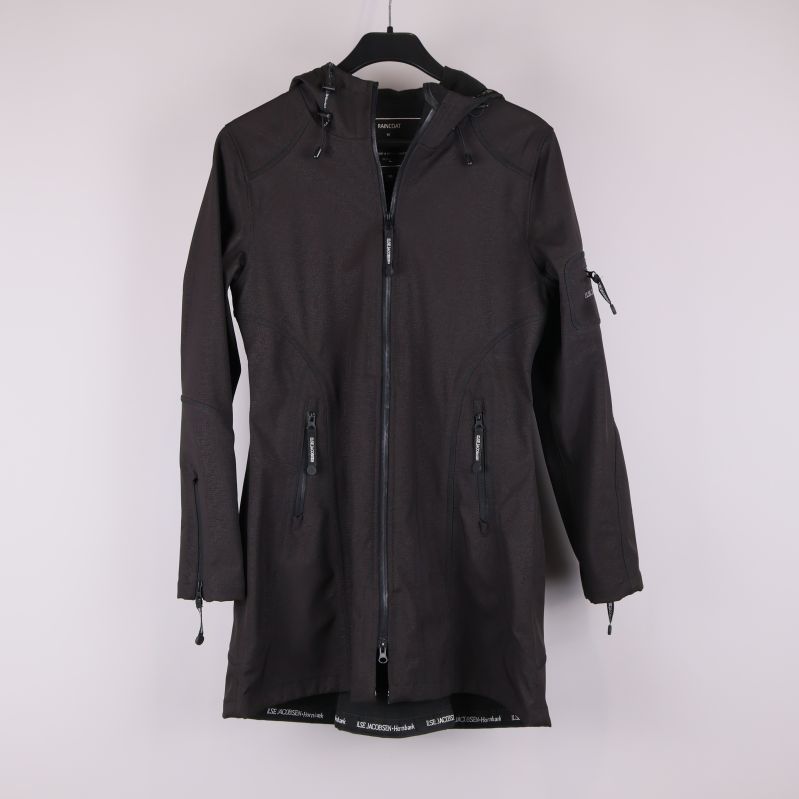 Mörk regnjacka med huva och dragkedja fram