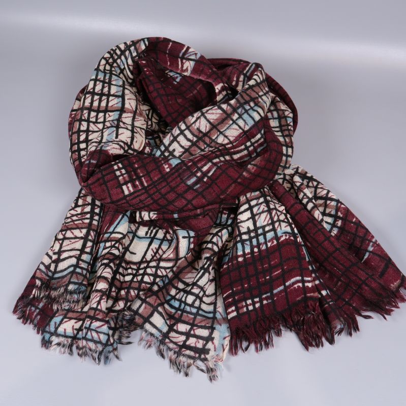 Mjuk scarf med rutigt mönster i vinrött, beige och blått