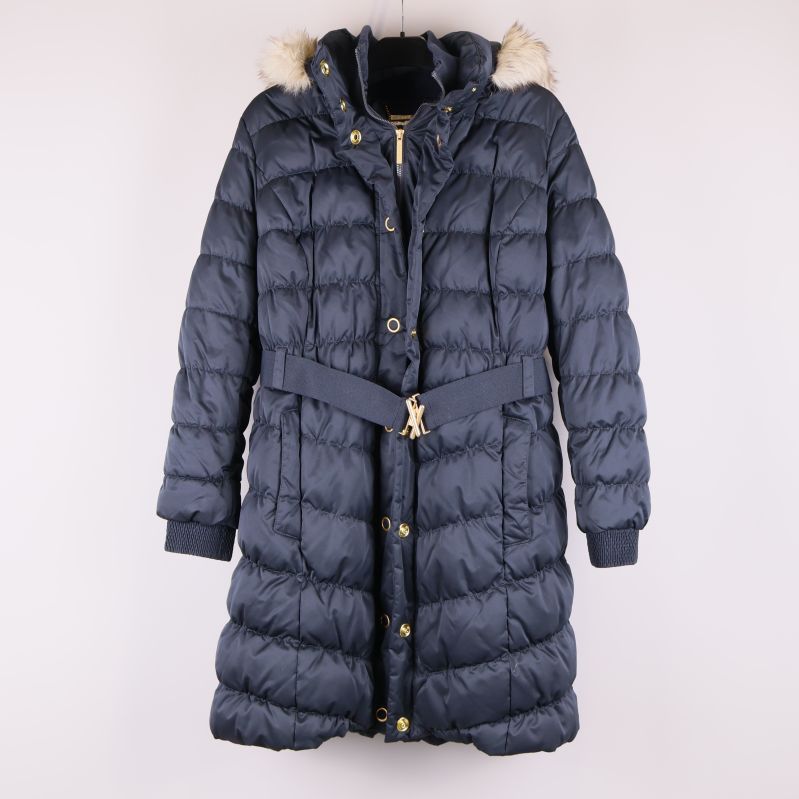 Lång mörkblå vadderad jacka med bälte framtill