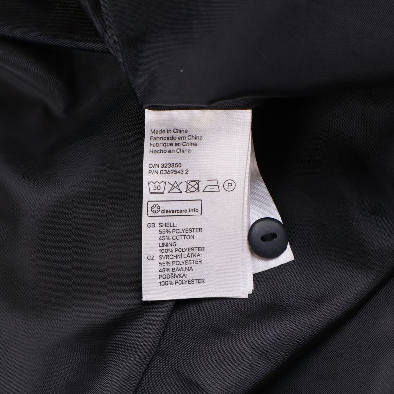 Materiallapp med information om polyester- och bomullsblandning