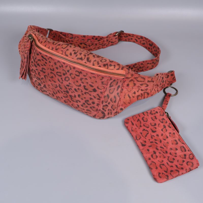 Leopardmönstrad midjeväska med separat liten necessär