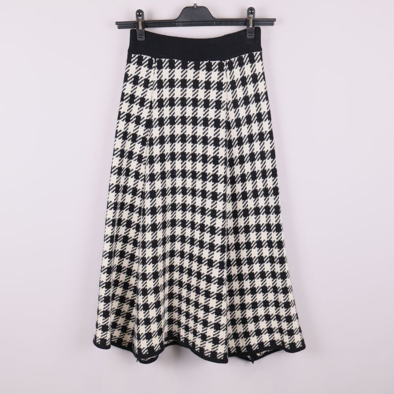 Stickad lång kjol med fiskbensmönster 