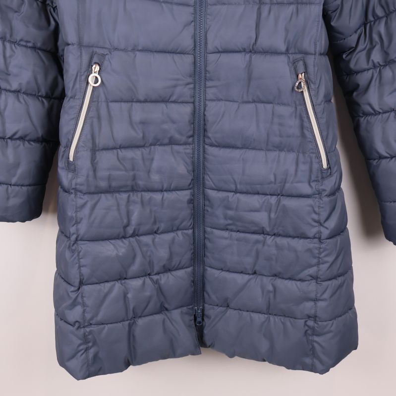 Nedre del av jacka med quiltade paneler