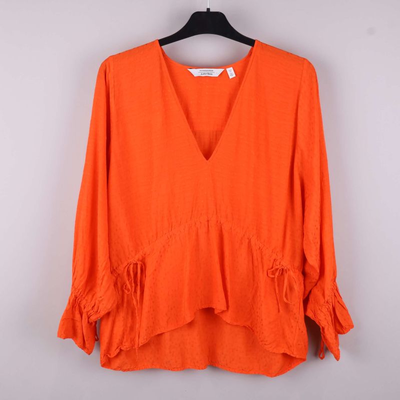 Orange blus med volanger