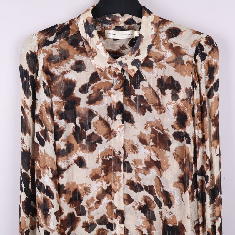 Blommig blus med knappar och lång ärm framtill