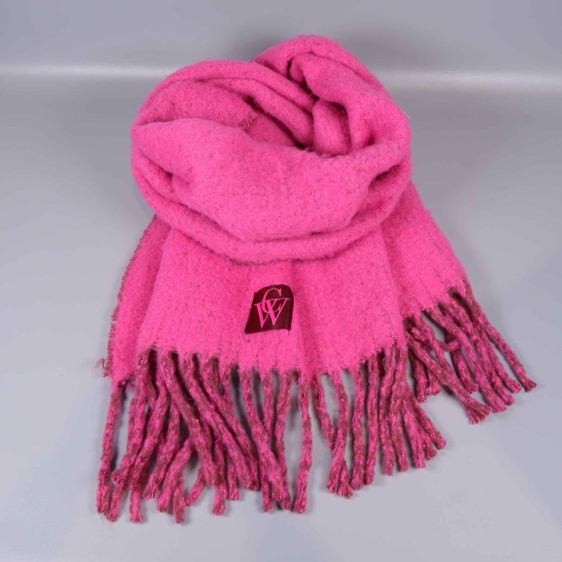 Rosa halsduk vikt med synliga fransar