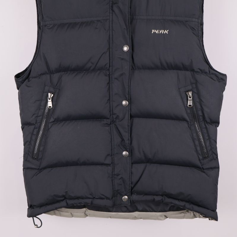 Nedre del av väst med blixtlåsfickor och dragsko i fållen