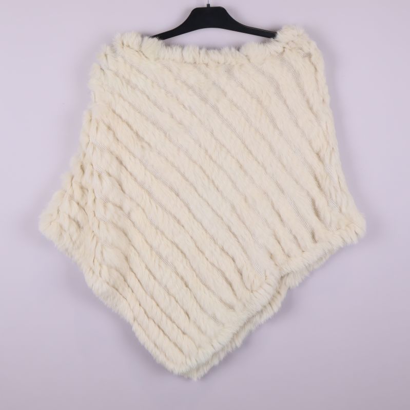 Gräddvit pälsponcho, baksida