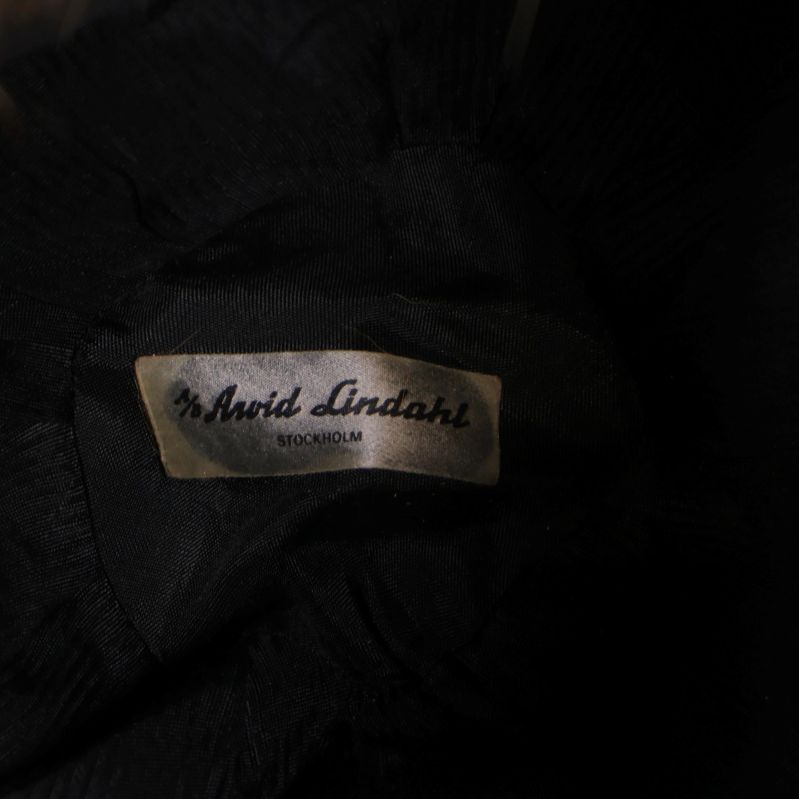 Närbild av etikett med Ingrid Lindahl Stockholm