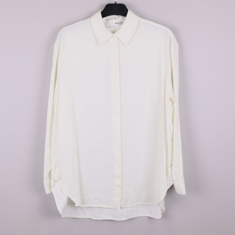 Vit oversized skjorta framifrån