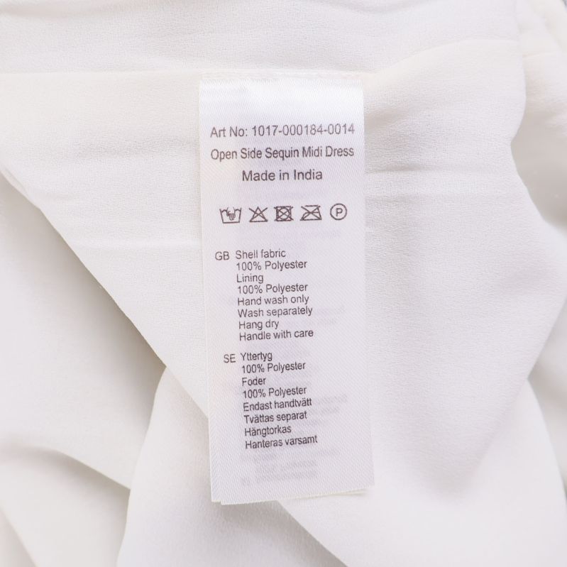 Materiallapp som visar klänningens komposition