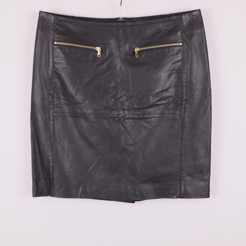 Svart läderkjol med två dragkedjor fram