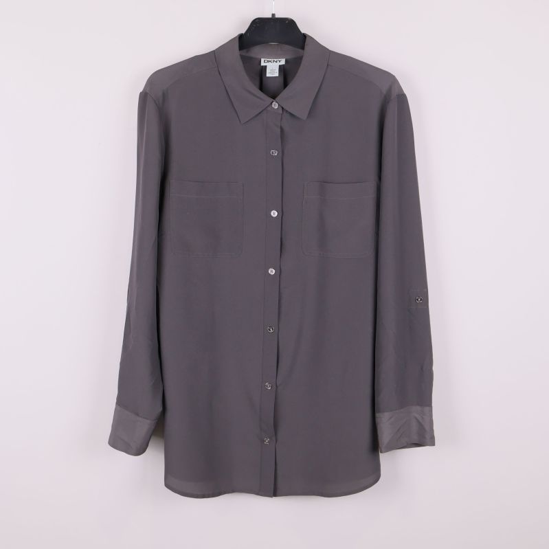 Grå skjorta med lång ärm och två bröstfickor