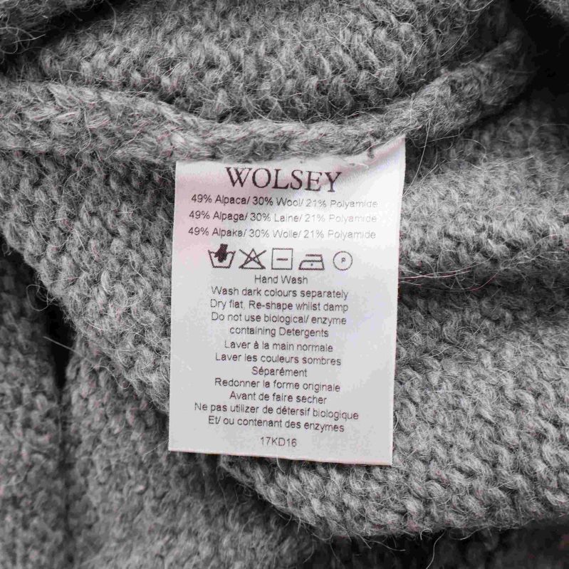 Materiallapp visar 49% akryl 30% ull 21% polyester