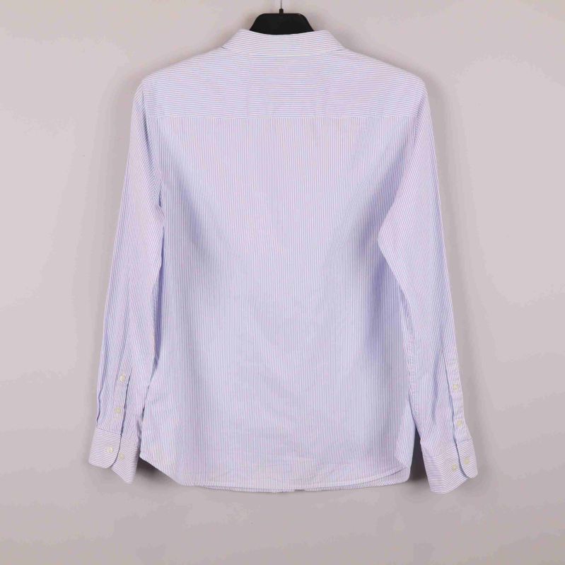 Långärmad skjorta med blå ränder bakifrån