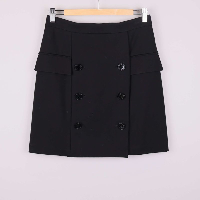 Svart kjol med knappar