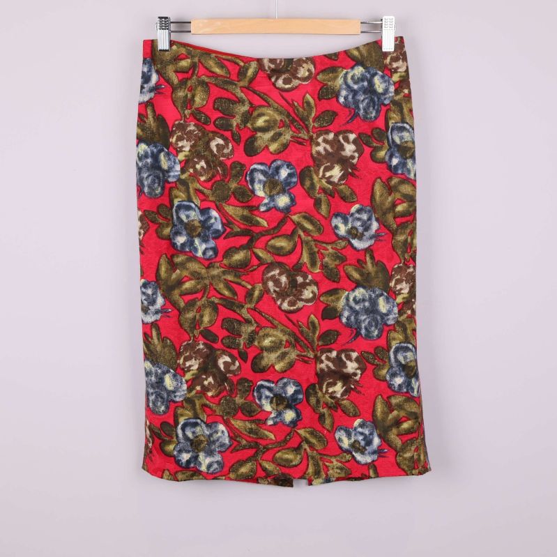 Pennkjol med blommönster i rött, blått och grönt 