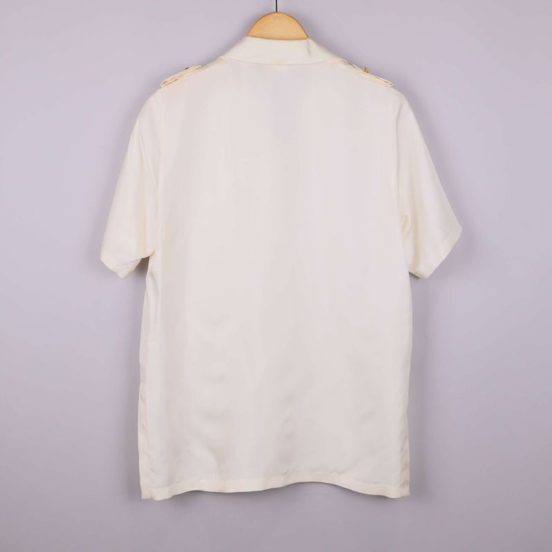 Vit silkesskjorta visad bakifrån 