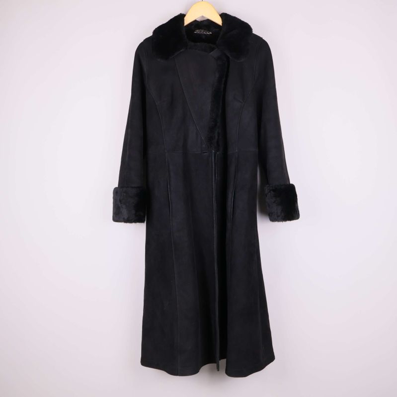 Kappa öppen framtill med synligt pälsfoder 